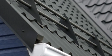 Доборные элементы для металлочерепицы: виды, назначение и влияние на итоговую стоимость кровли